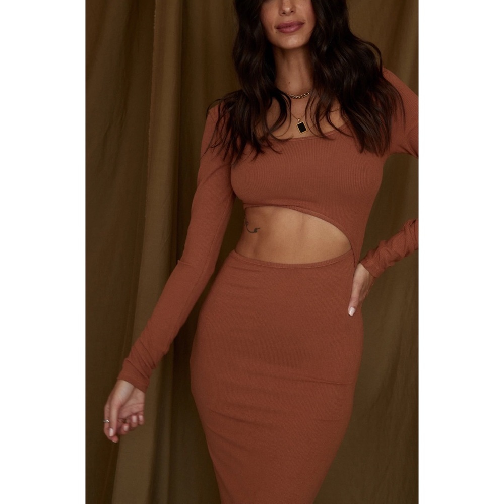 Long sleeve maxi dress with cutout